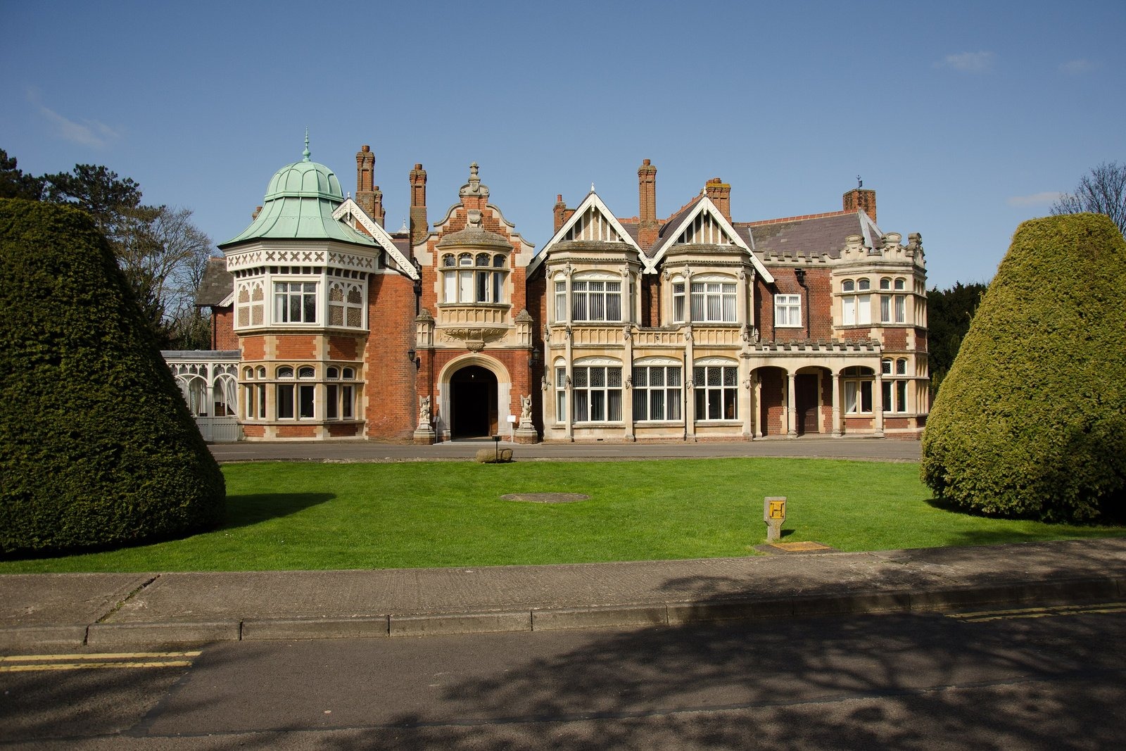 Bletchley Park — the Codebreakers' Huts, Blocks and Mansion