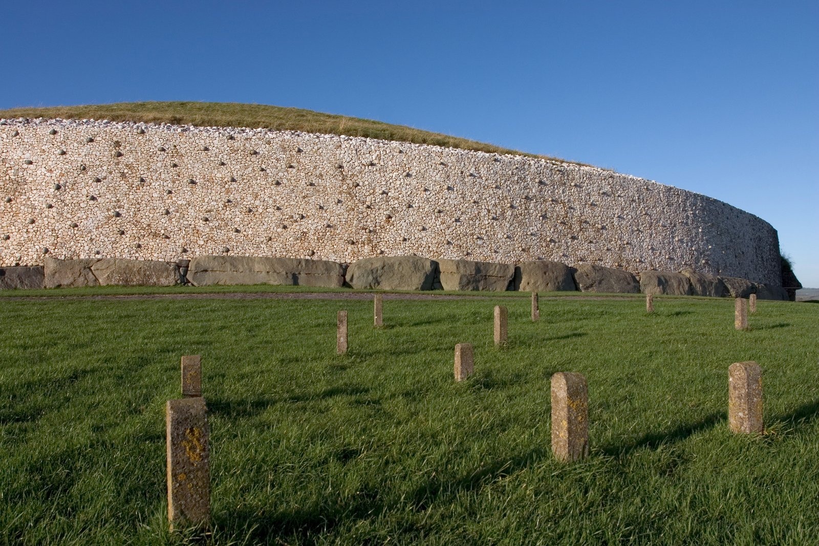 Brú na Bóinne — Newgrange, Knowth and Dowth
