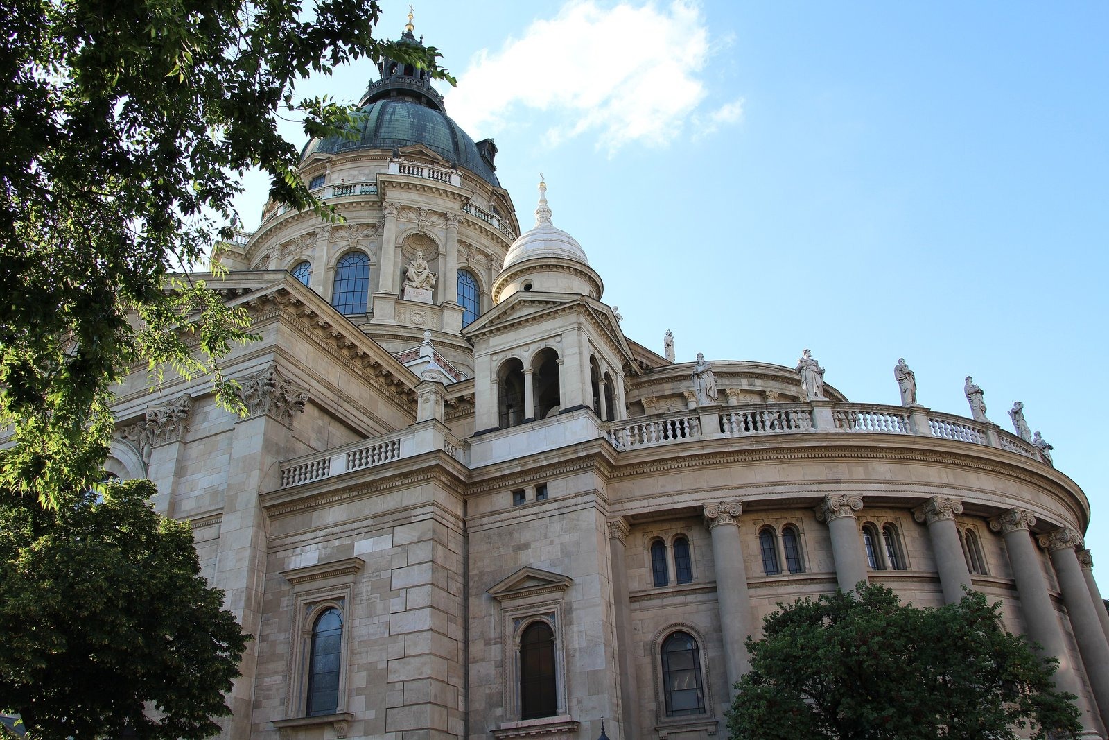 Budapest at Christmas — Advent Fairs and Traditions of Pest