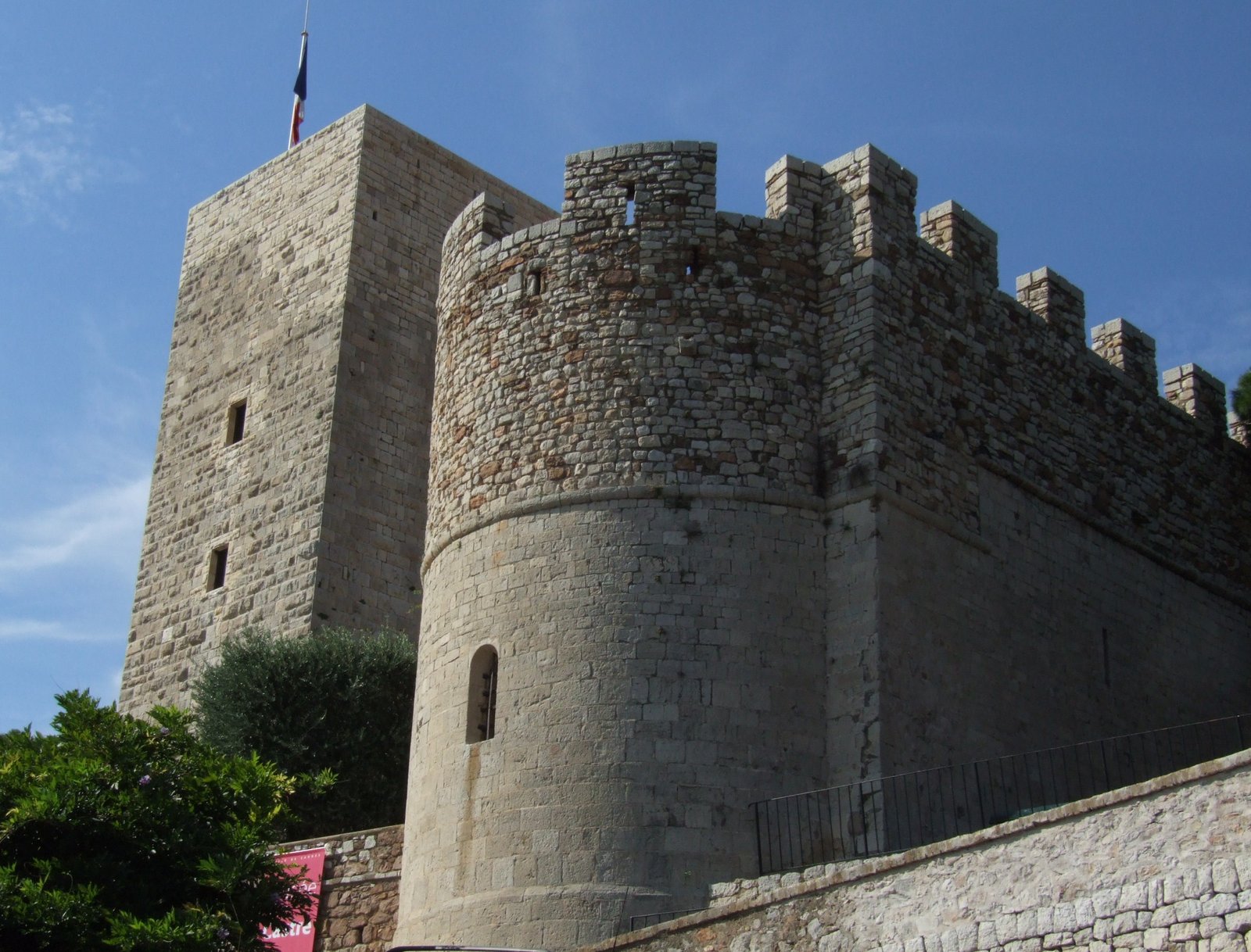 Cannes — Le Suquet & Vieux Port