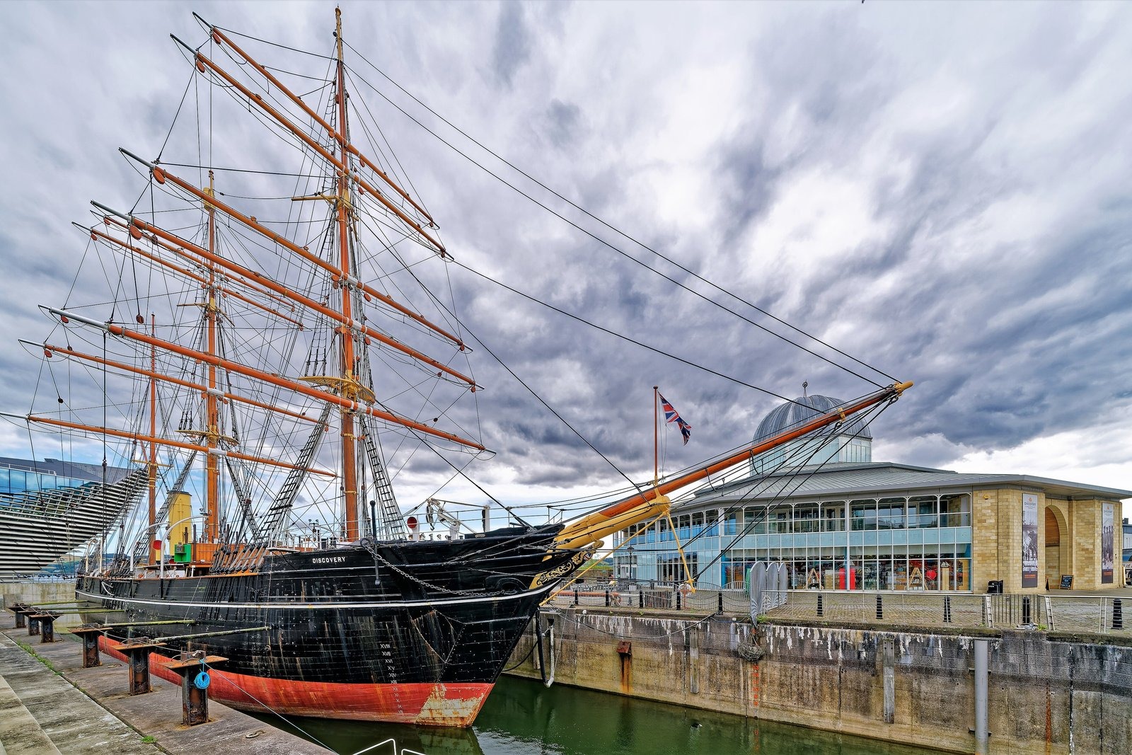 Dundee — Discovery, Jute, Jam and Journalism