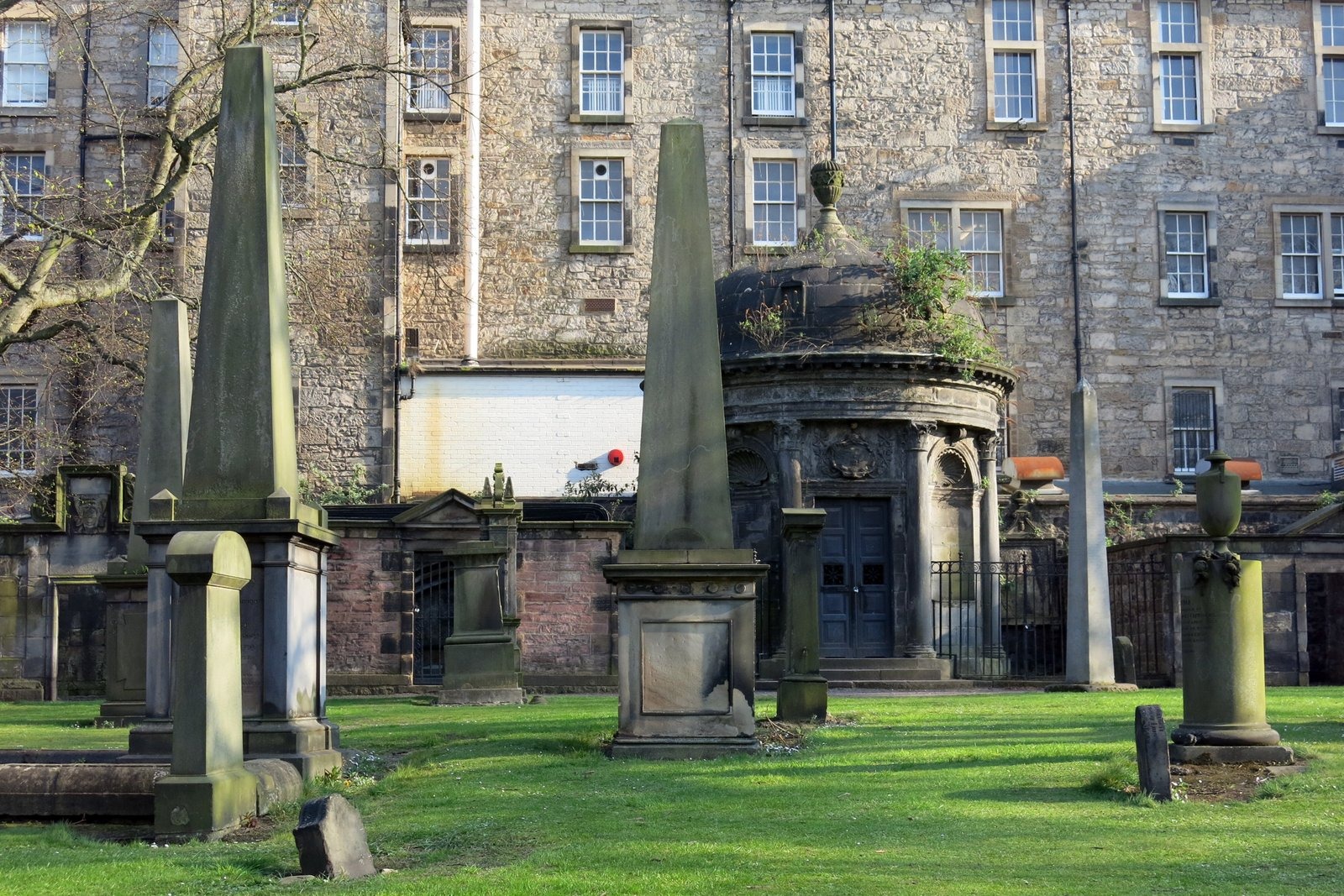 Edinburgh's Dark History — Witches, Bodysnatchers and the Gallows
