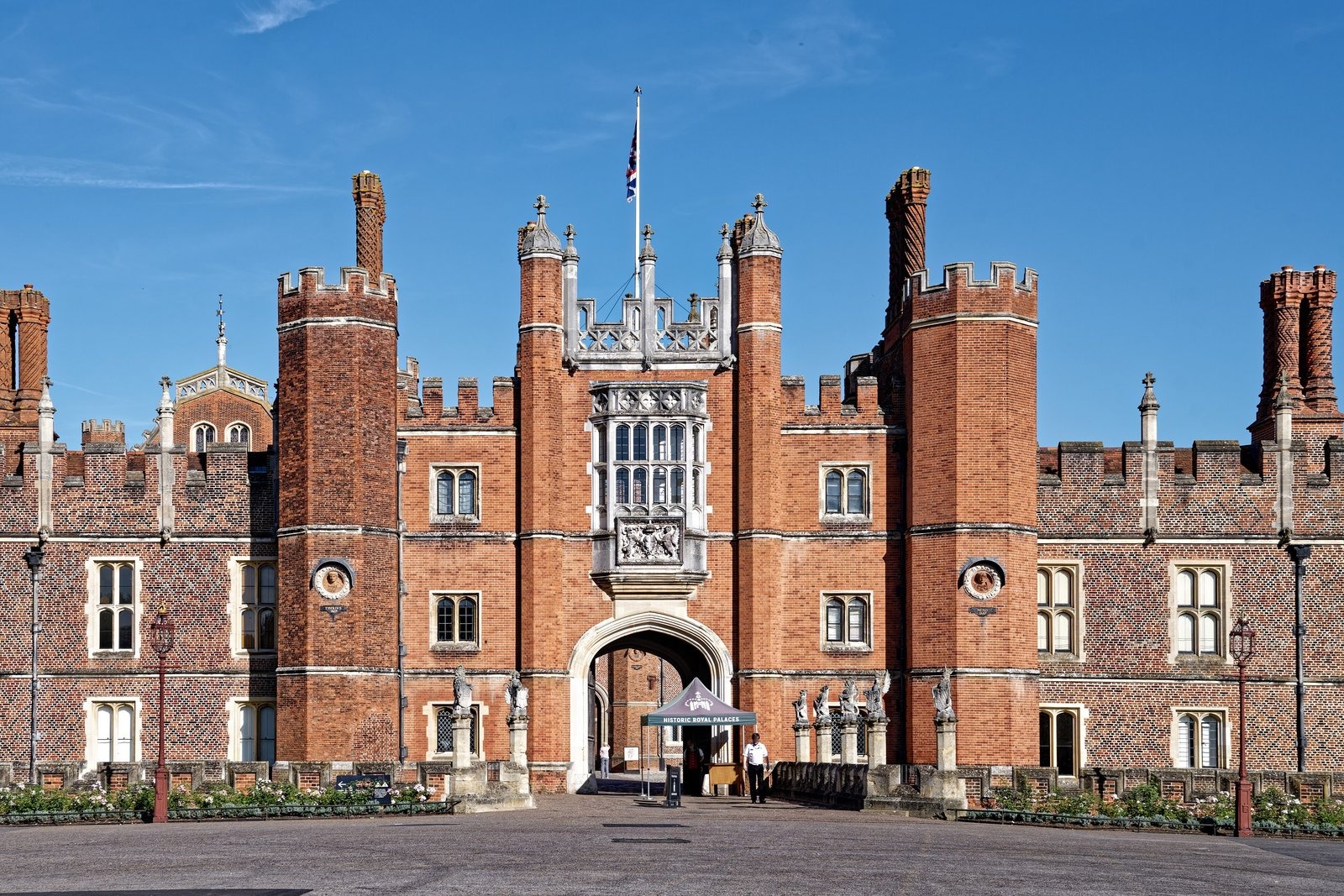 Hampton Court Palace — Wolsey, Henry VIII, William III and the Gardens