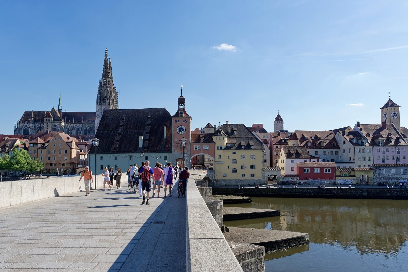 Regensburg — Advent on the Danube: the Cathedral, the Stone Bridge and the Castle Market