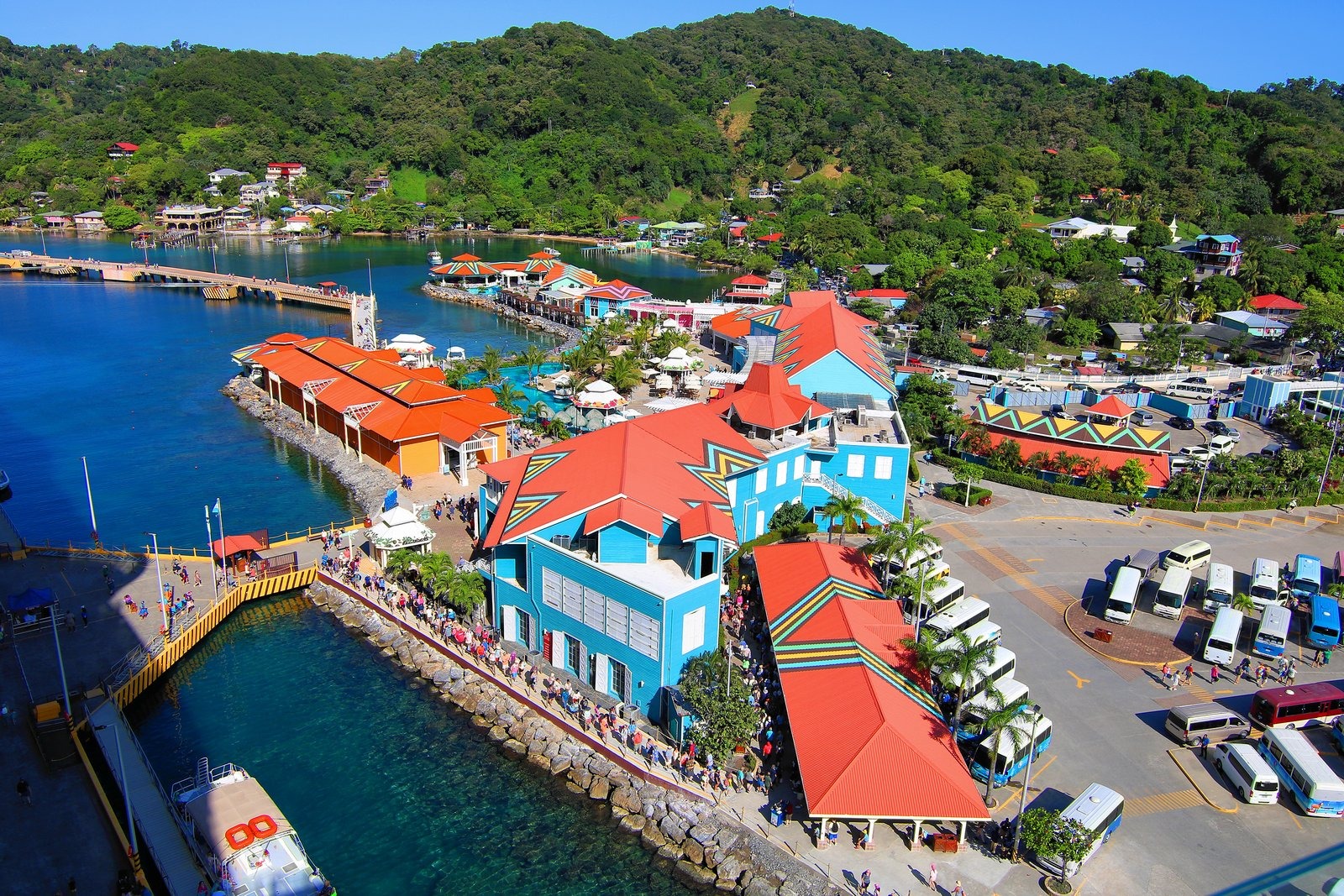 Roatán — Coxen Hole, the Bay Islanders and the Garifuna