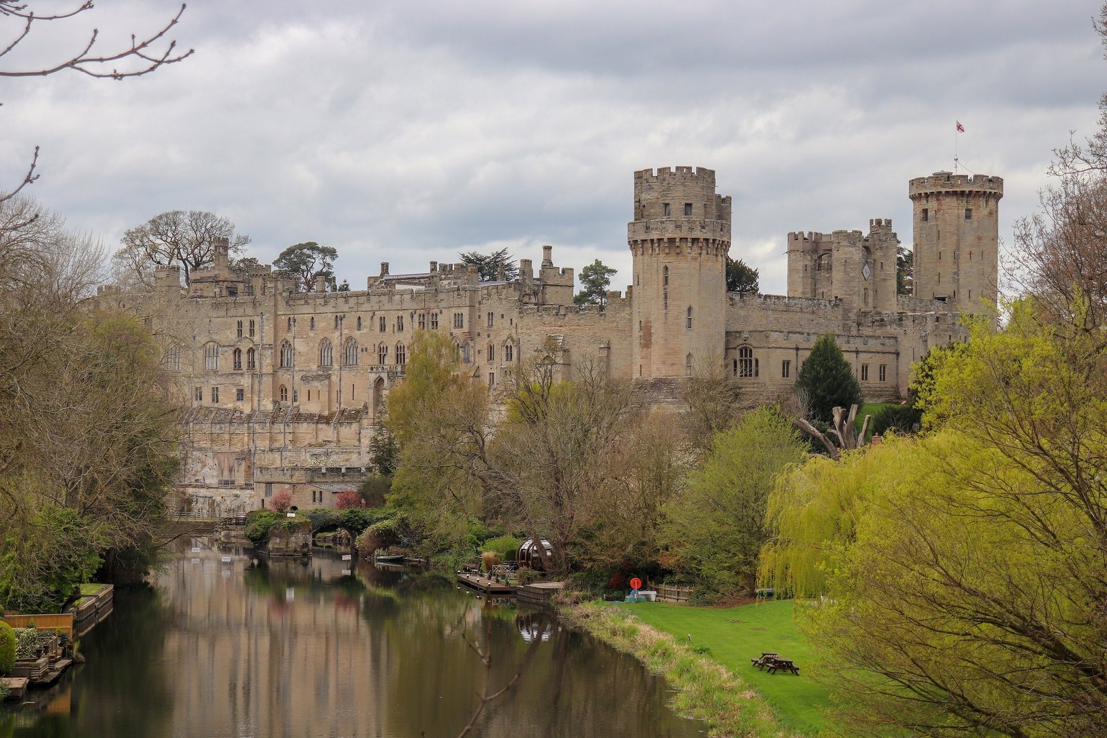 Warwick — the Castle, the Kingmaker and the Town the Fire Rebuilt